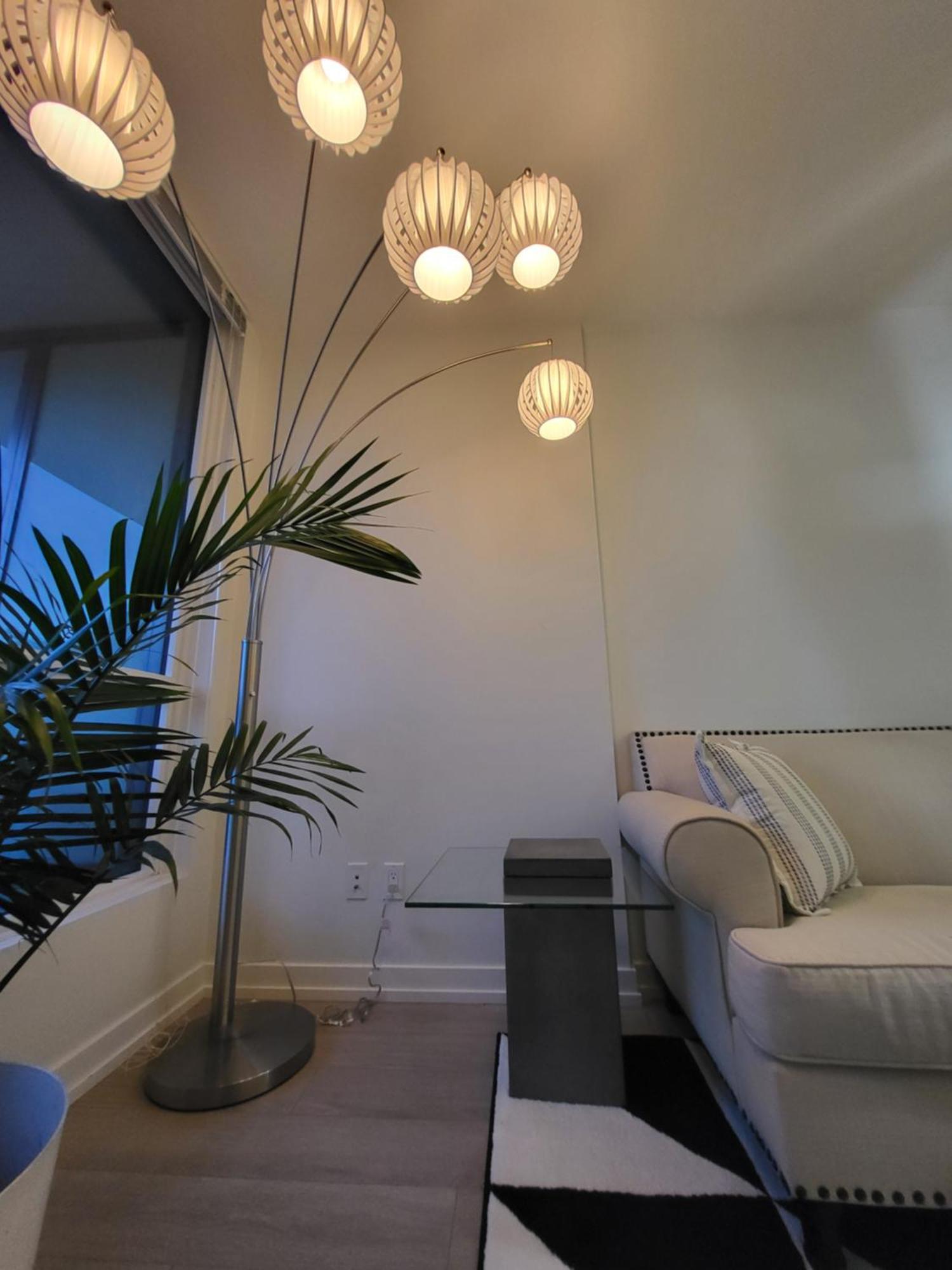 Your Perfect Escape - Modern Landmark Condo In Downtown Calgary - Free Parking- Premium Location Exterior photo