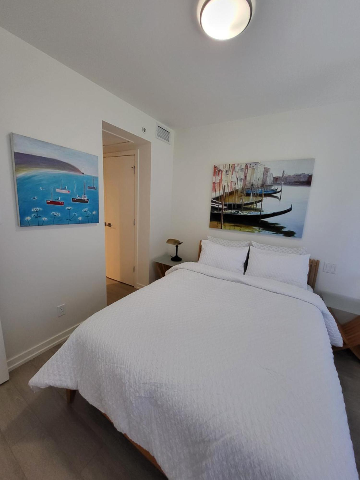 Your Perfect Escape - Modern Landmark Condo In Downtown Calgary - Free Parking- Premium Location Exterior photo